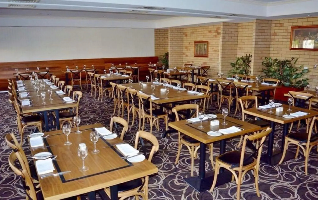 Western Heritage Motor Inn