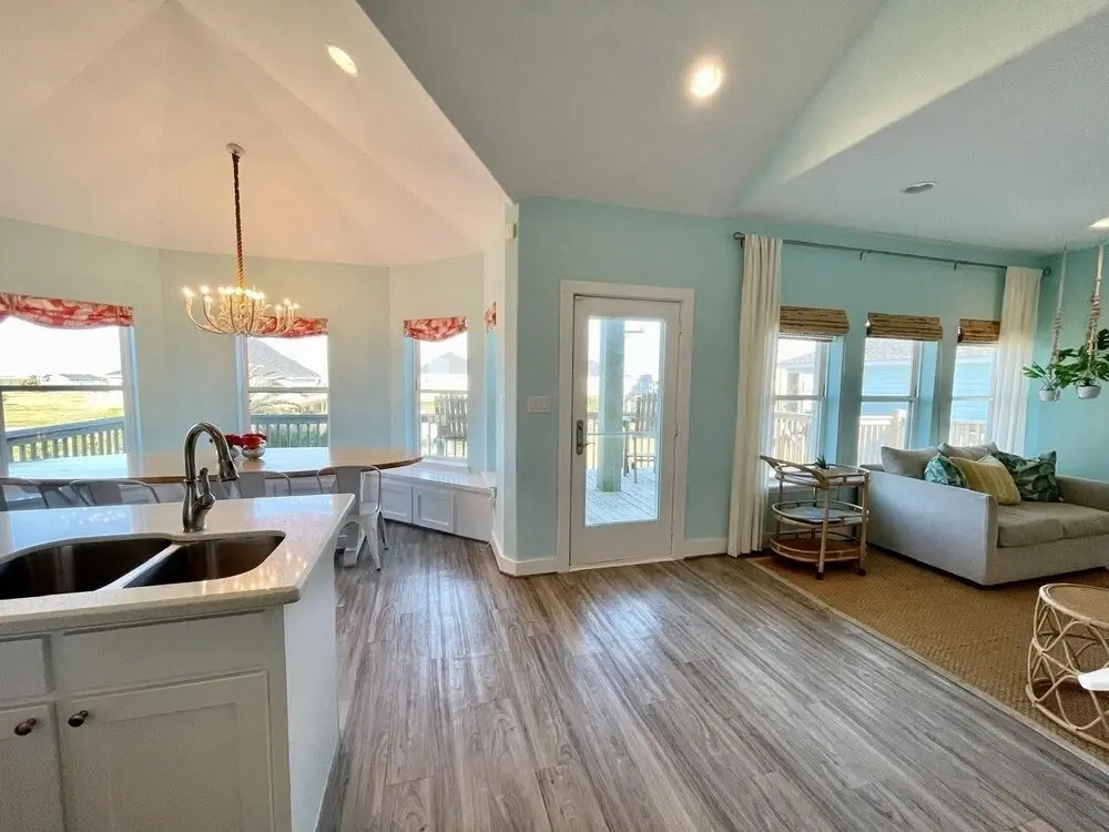 #latitude Adjustment 4 Bedroom Home by RedAwning