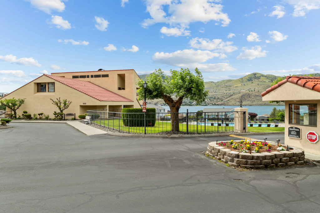 Lake Chelan Shores