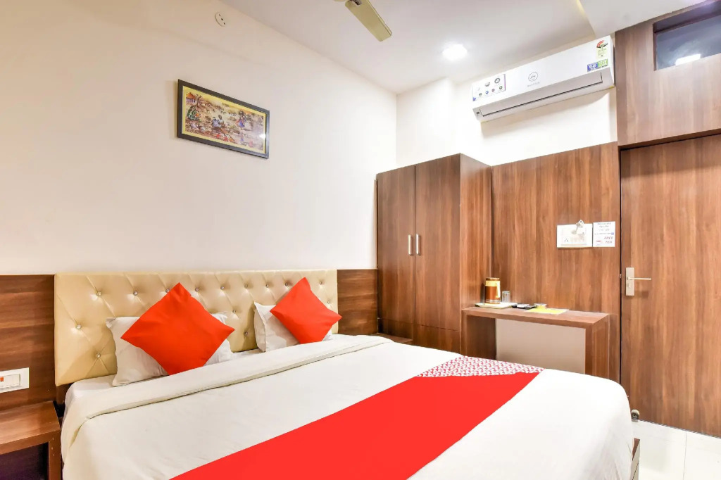OYO AJM127 Prestige Park