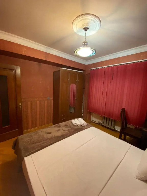 Lovely 1-bedroom flat with a full view of F1 DRS zone and Flame Towers