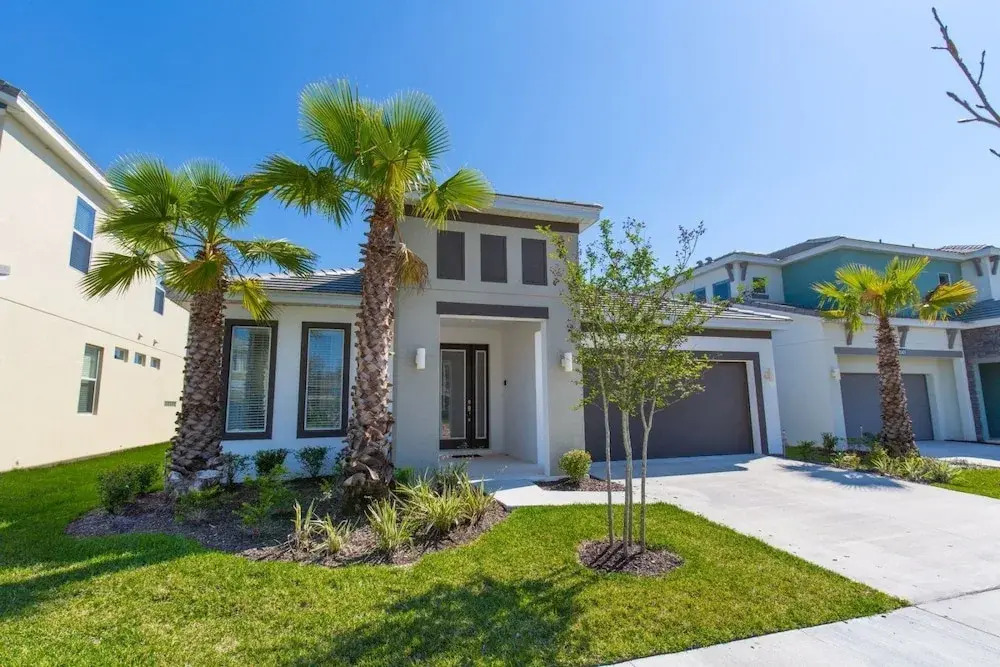 Stunning 4 bed Villa With Modern Decor and a South Facing Pool and spa Overlooking Water - 372
