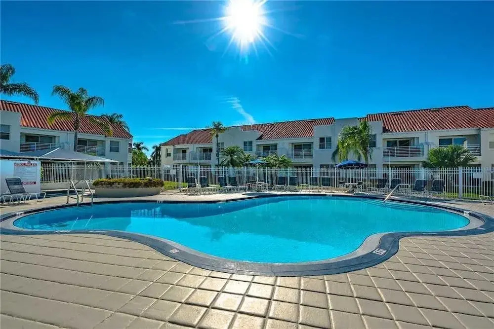 Vista Verde East - Two Bedroom Condo - 1-103