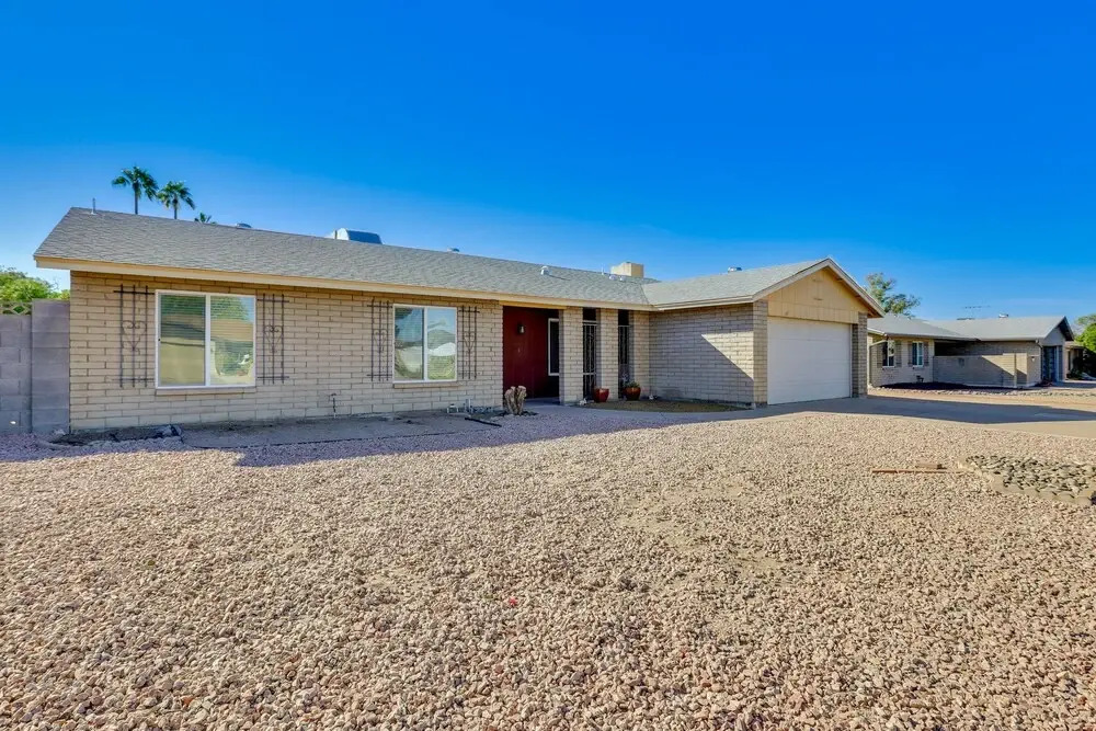 Pool, Patio & Fireplace: Glendale Oasis!