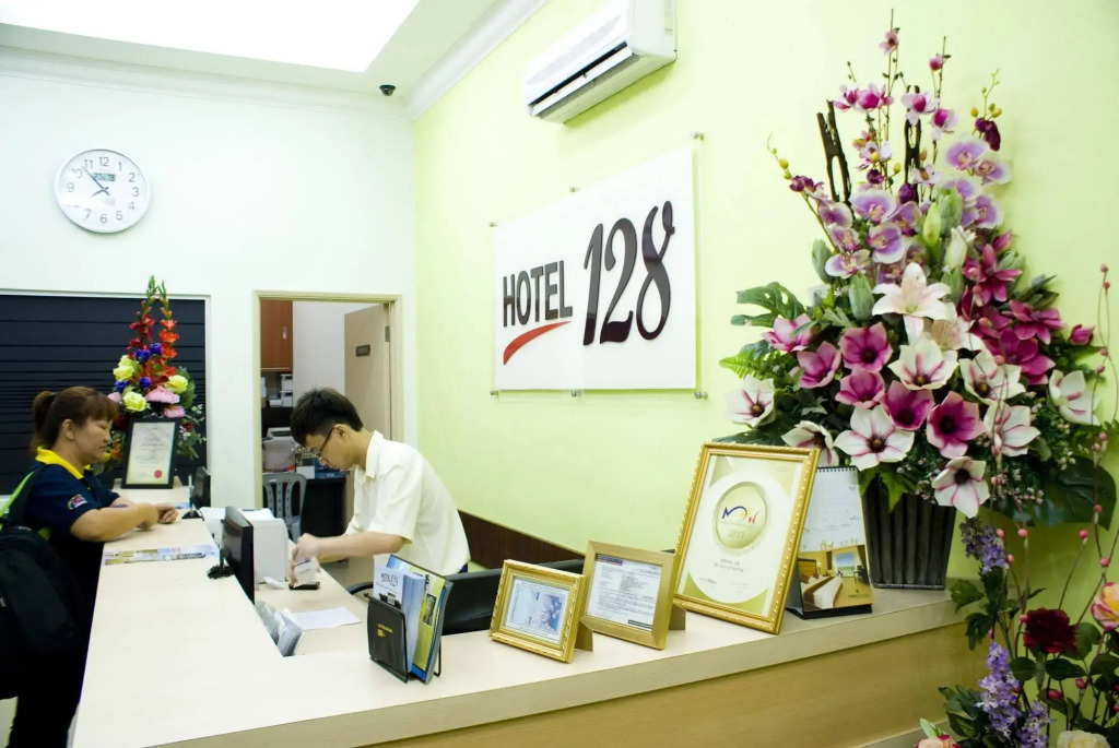 Hotel 128