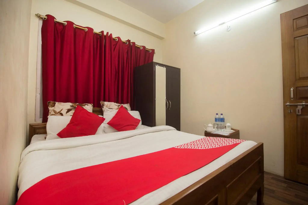 OYO 13844 AKD Hotel