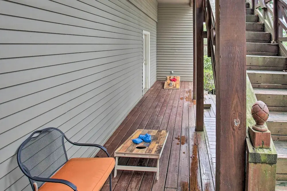 Dock, Hot Tub & Kayaks: Luxe Hot Springs Lakehouse