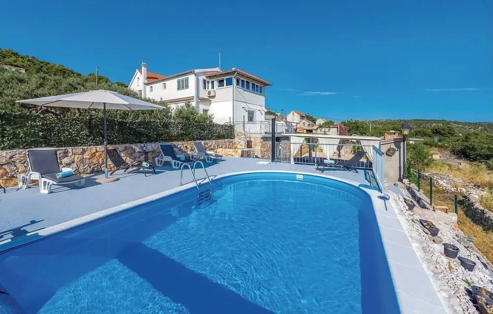 Four-Bedroom Holiday Home In Primosten