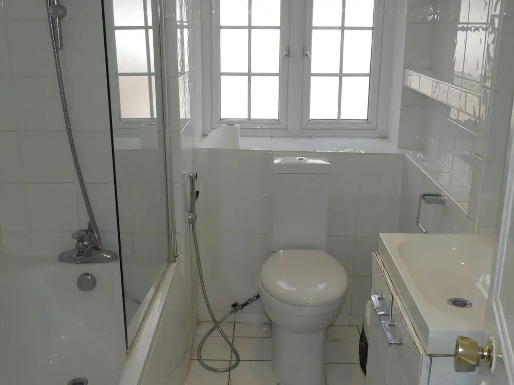 2 Beds Harrods Apartments