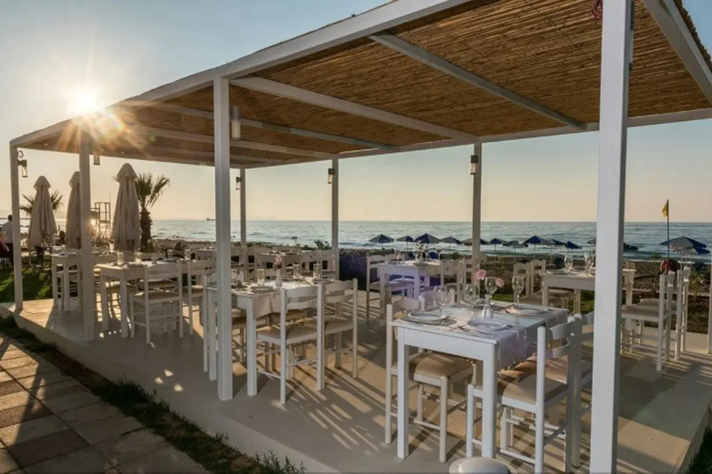 Iperion Beach Hotel