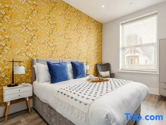 Gorgeous Family 2-Bed Apt w/ Free Gym & Parking