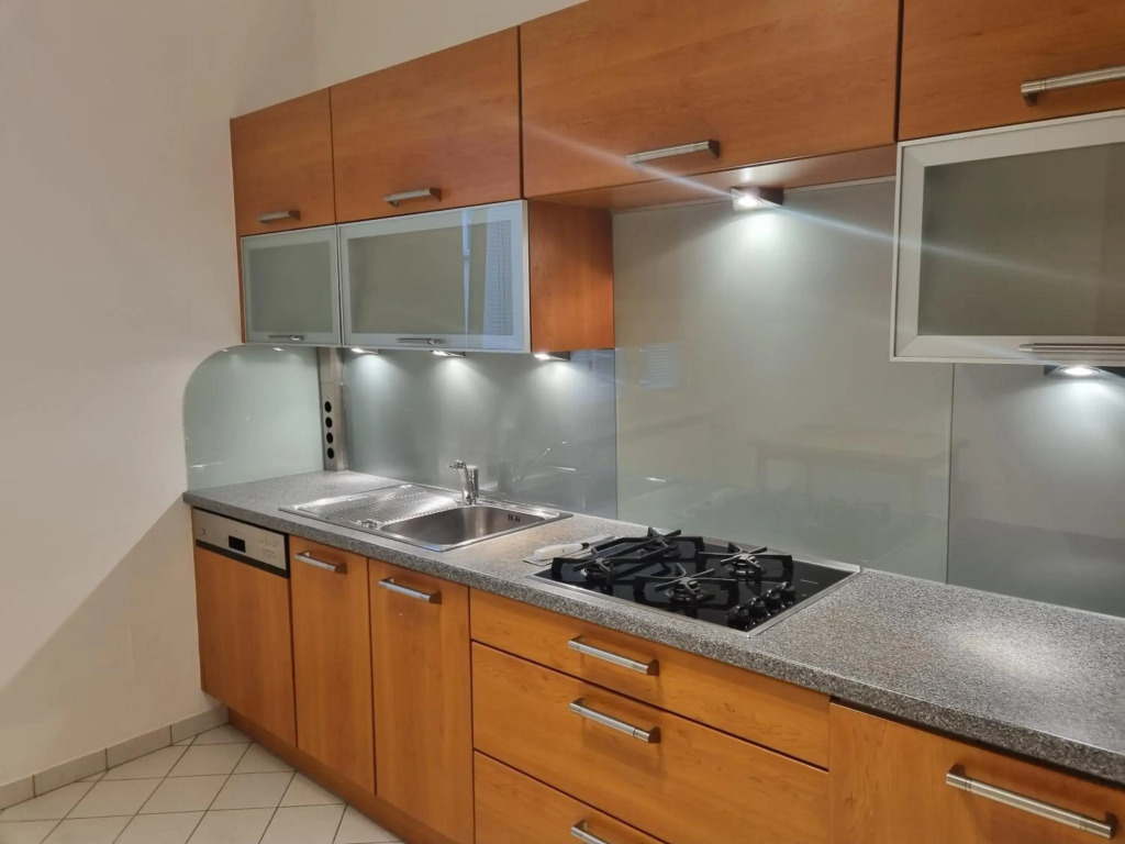 Cozy Private Rooms in 2BR City Retreat, Prime Central Location