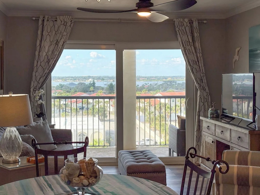 Oceanfront 1BR Condo Balcony Heated Pool Beach