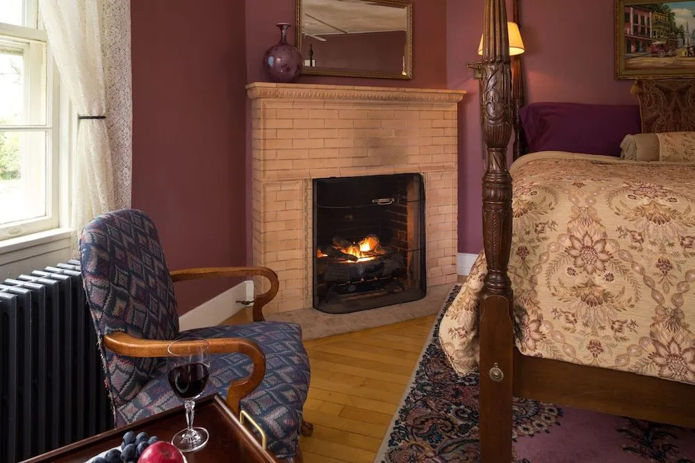 Yale Manor B&B & Yurt Glamping