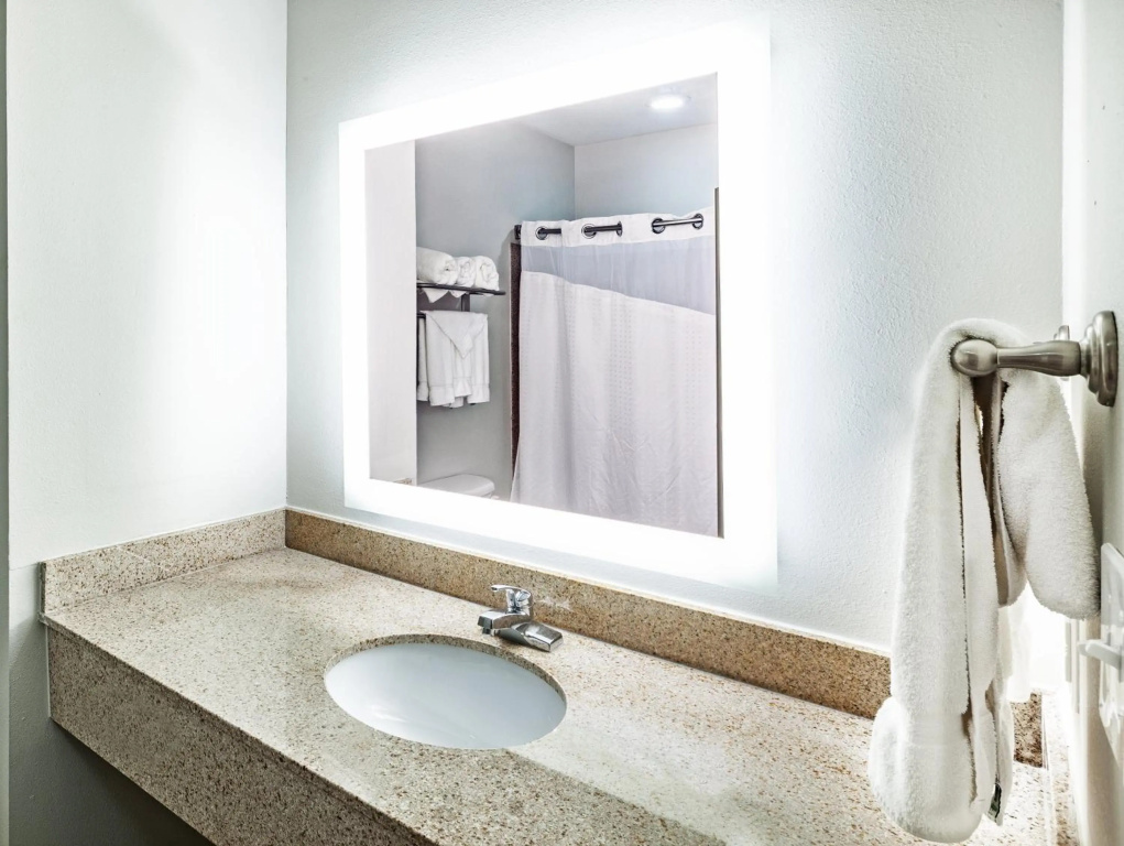 Holiday Inn Express Hotel and Suites Shreveport South Park Plaza by IHG