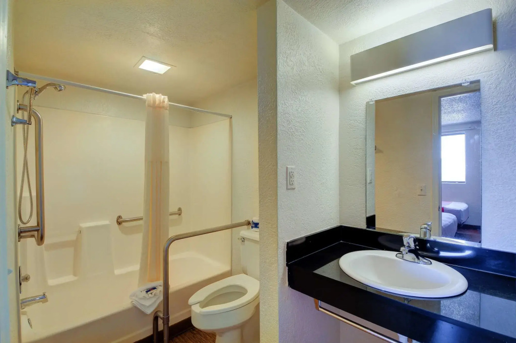 Economy Hotel Plus