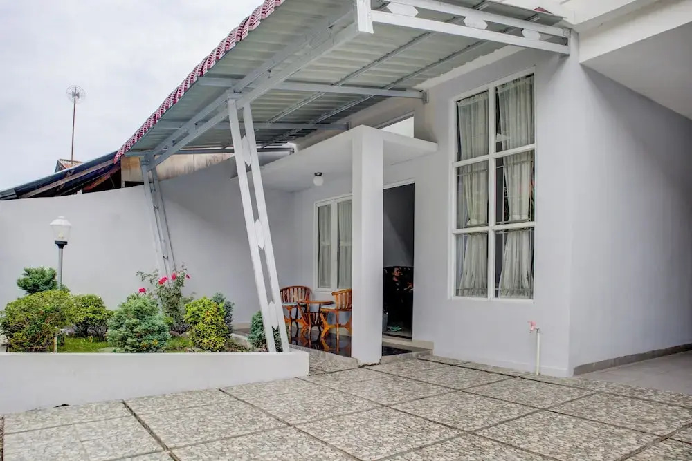 Wisma Yani Syariah by OYO Rooms
