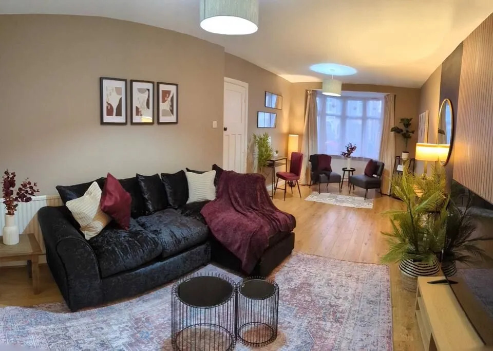 3 Bedroom House By Passionfruitproperties Near Coventry & Warwickshire Hospital With Free Wi-fi, driveway & Garden, DSC