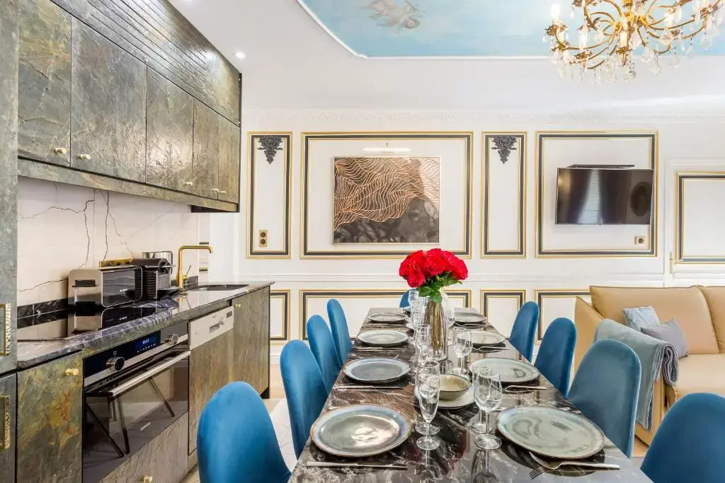Luxury 4 Bedroom 2.5 Bathroom Apartment - Champs Elysees - With AC