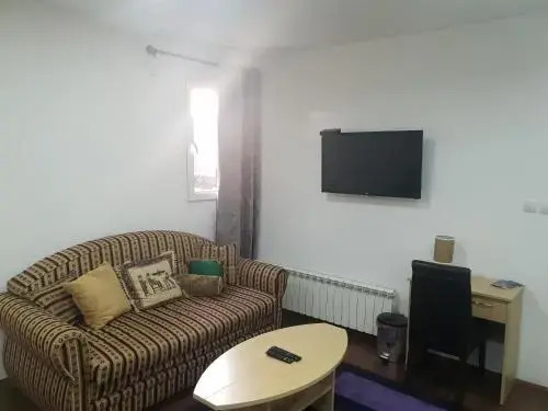 Apartments and Rooms L E F T RIVER Belgrade