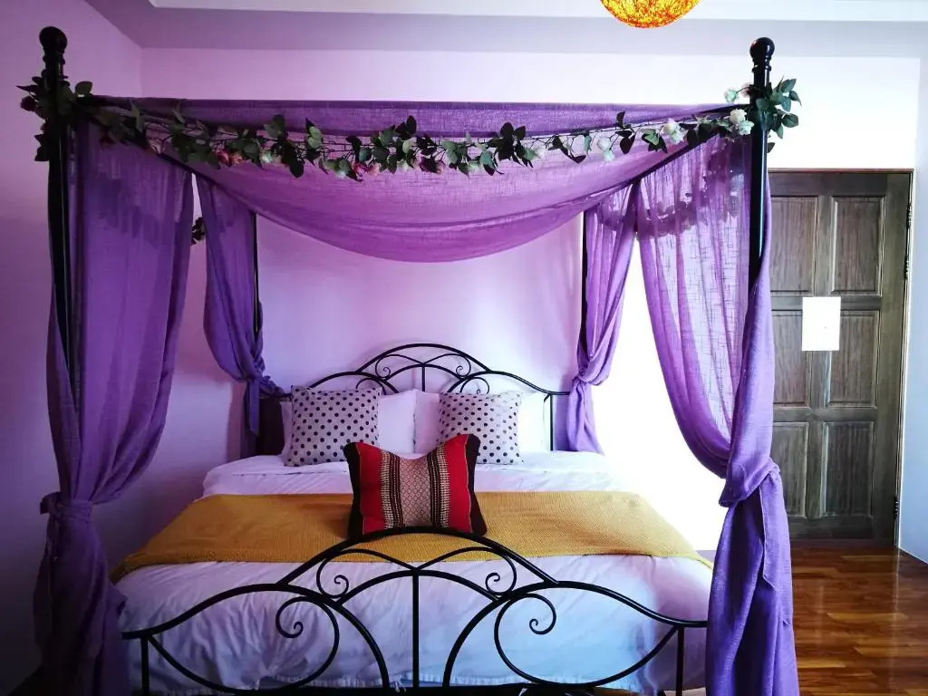 198 Red Hat B&B