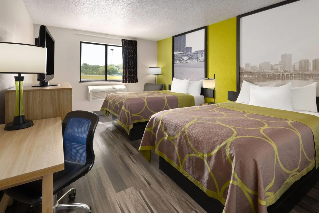 Super 8 by Wyndham South Boston VA