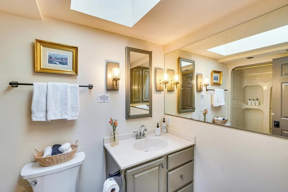Aldie Home w/ Private Pool: Near Wineries!