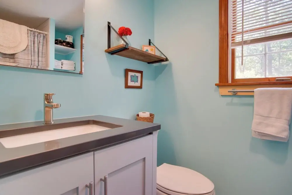 3 Mi to Beach & Town: Martha's Vineyard Home