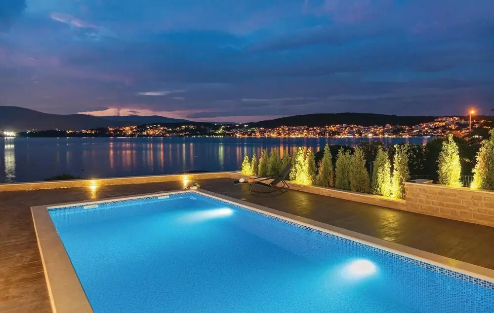 Amazing Home in Okrug Gornji With Sauna, Wifi and 6 Bedrooms