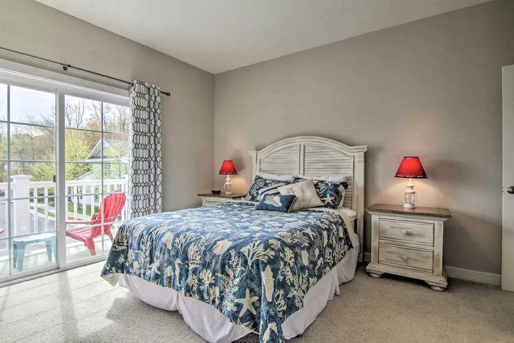 2 Mi to Bethany Beach: Modern Townhome w/ Patio
