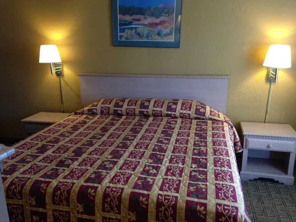 Grizzly Inn Motel