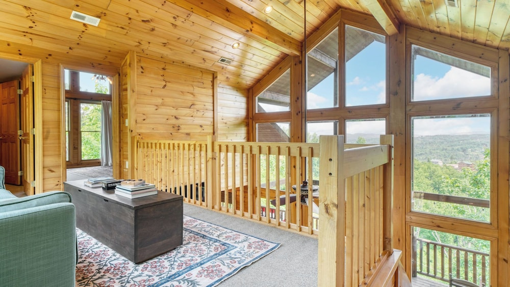 Sleeps 24 2 Homes, Hot Tub, Sauna, Movie Theater, Firepit, Pool, Tennis Courts