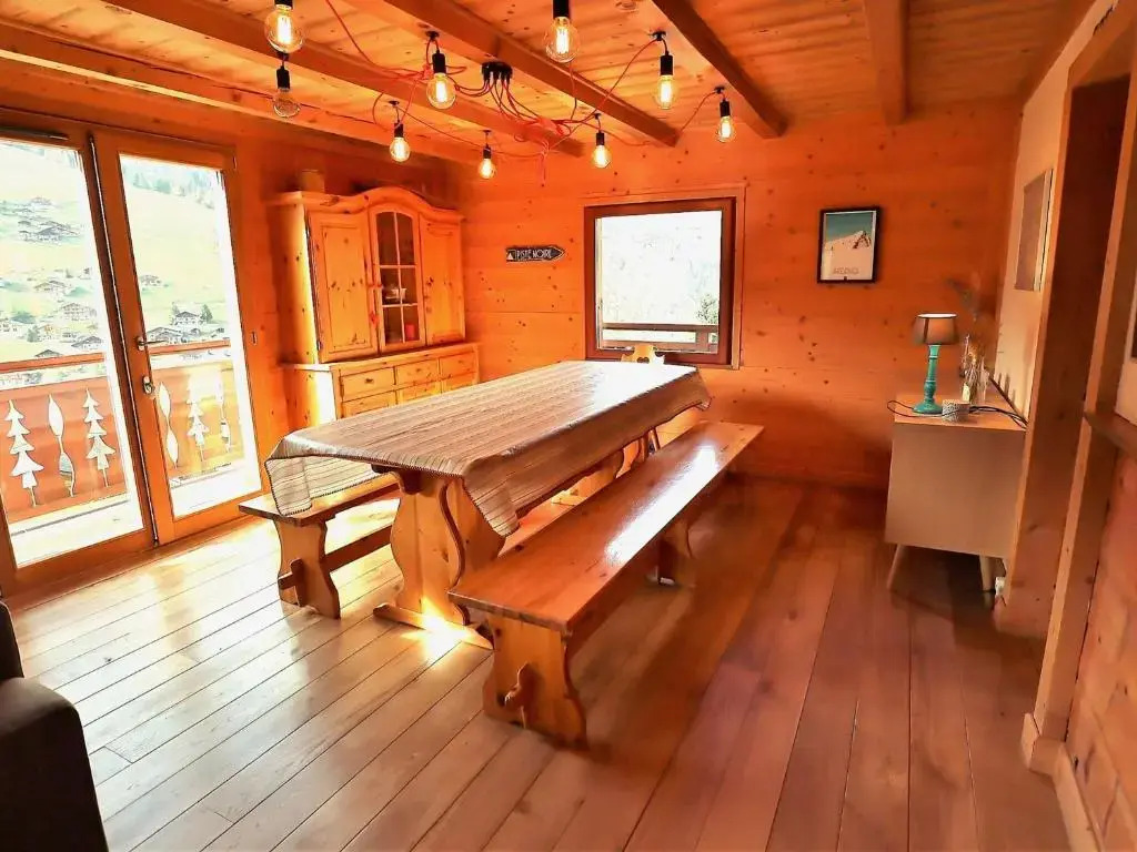 Chalet Familial pour 10 Pers. à Proximité des Pistes et Commerces avec Cheminée et Wifi - FR-1-342-232
