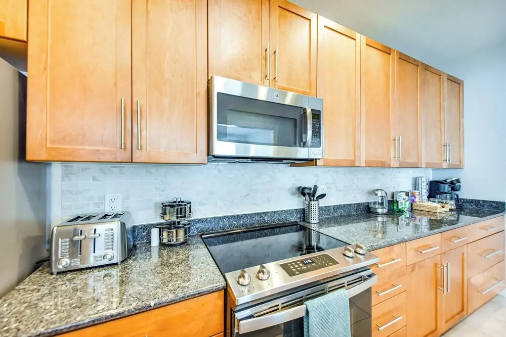 Inviting Norfolk Family Retreat: 1 Block to Beach!