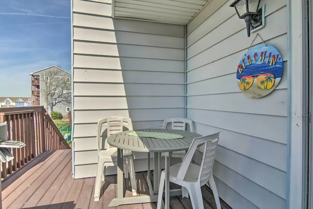 Walk to Pool & Beach! Family Condo in Ocean City