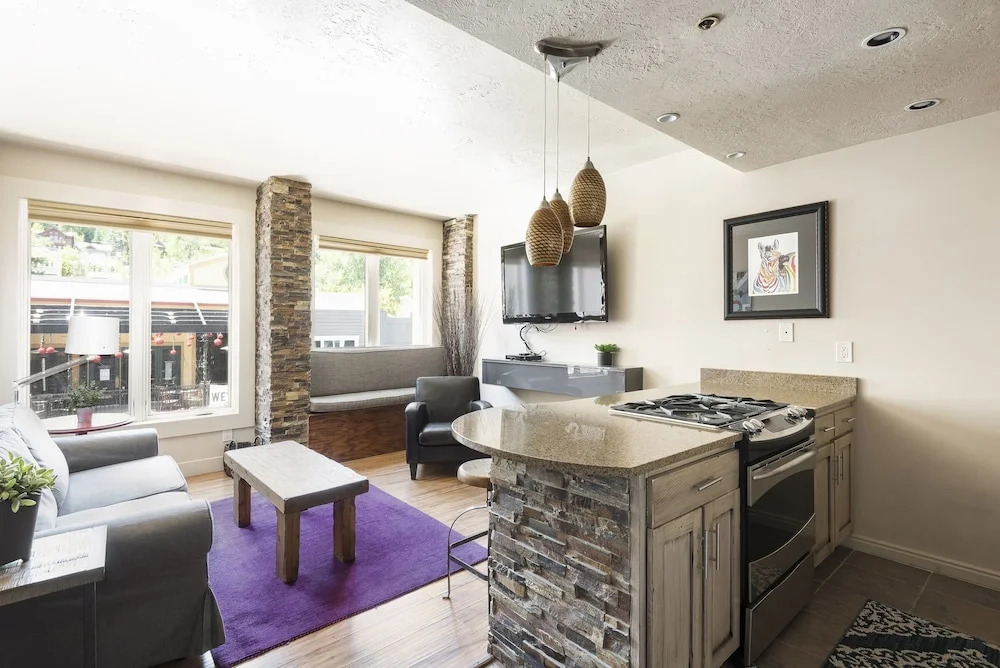 Galleria 308 1 Bedroom Condo by RedAwning
