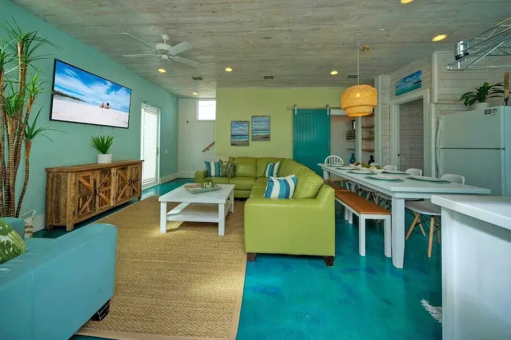 Third Sandbar & Seaglass Landing by Avantstay. Sleeps 30 2 Homes + Dual Pools + Outdoor Living Steps to Beach