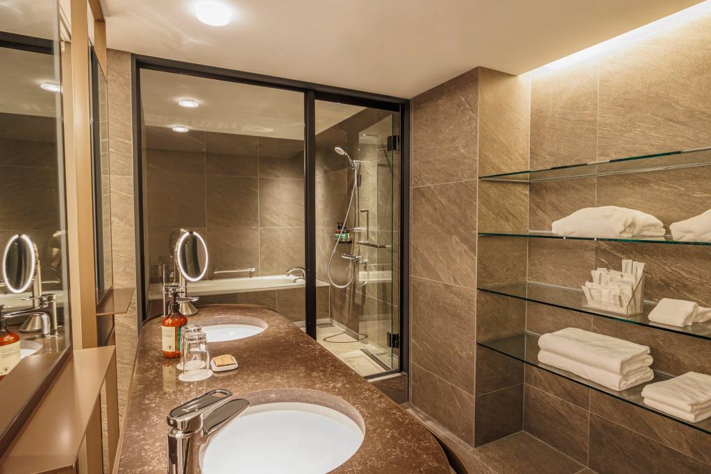 Отель ANA Crowne Plaza Hiroshima, an IHG Hotel