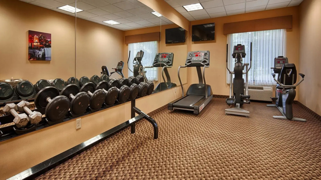Best Western PLUS Victor Inn & Suites