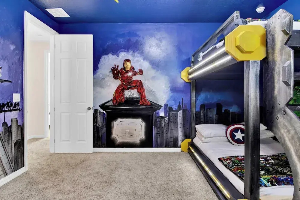 Sleeps 20! 9bdr, Star Wars-themed Game Room, Pool, Hot Tub Nassau by Avantstay