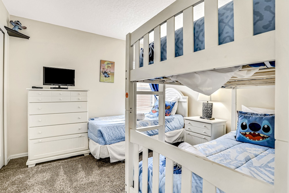 Charming Home With Pool, Pool Spa, Lanai, Central AC, & Washer/dryer