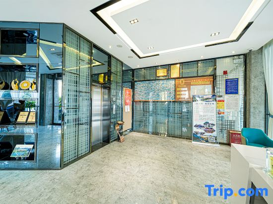 Super 8 Hotel (Yizhou Hechi University & Bus Terminal Branch)