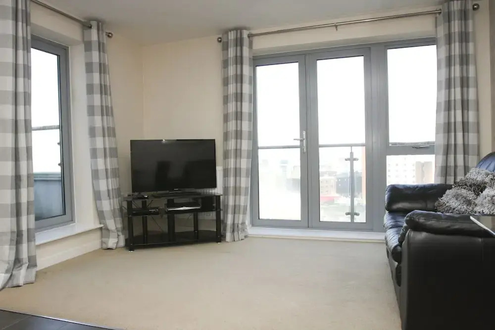 2 Bed Modern Apartment-Wilmington Close