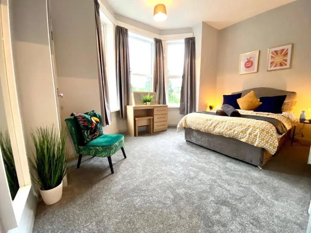 Funky Stylish Apartment! - 5 Minute Walk to the Best Beach! - Great Location - Parking - Netflix - Fast WiFi - Smart TV - Newly decorated - sleeps up to 4! Close to Bournemouth & Poole Town Centre & Sandbanks