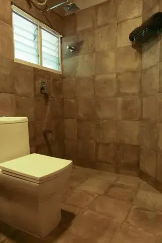 Locul Uptown - Near Bangalore Palace Grounds