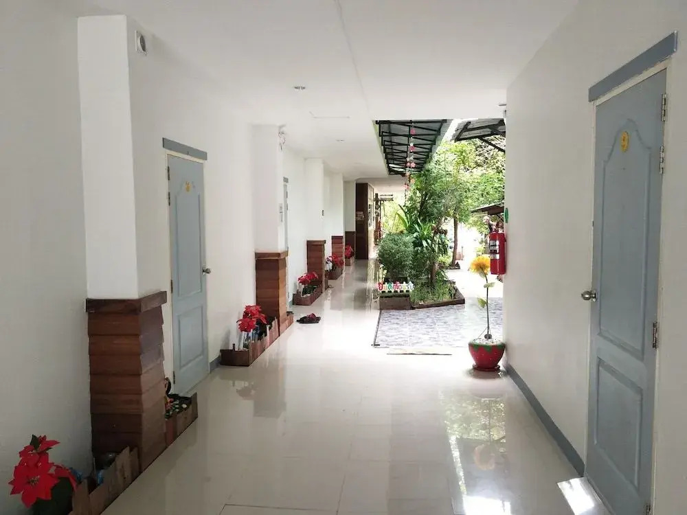 Ausgust Riverside Resort