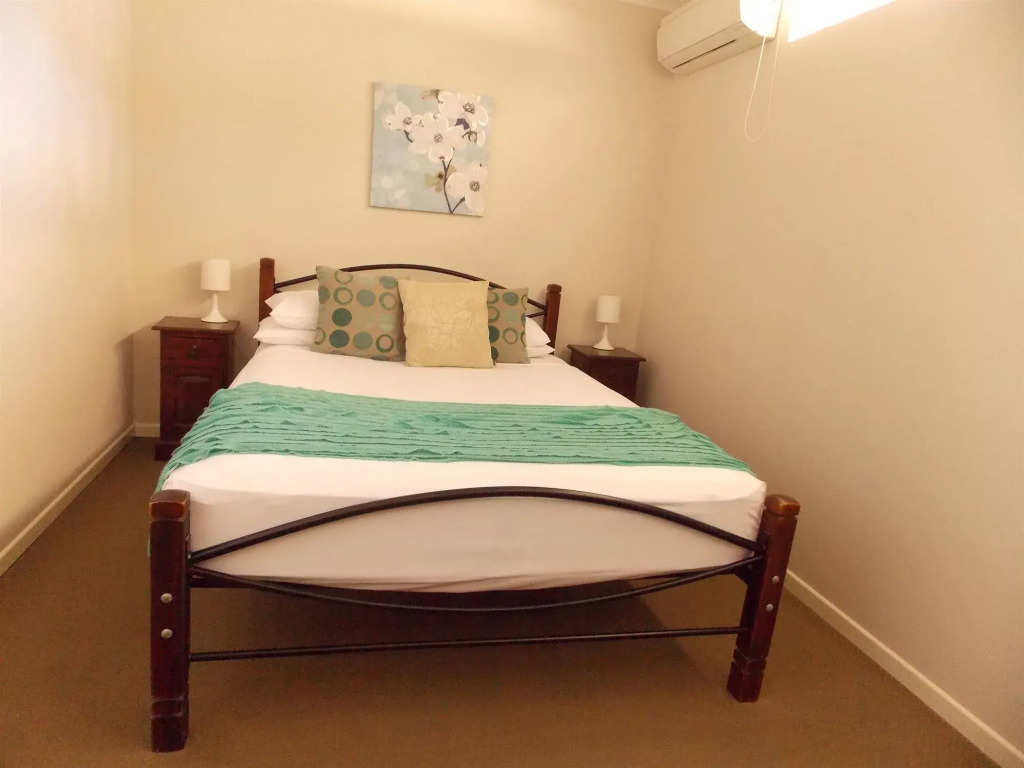 Airlie Apartments