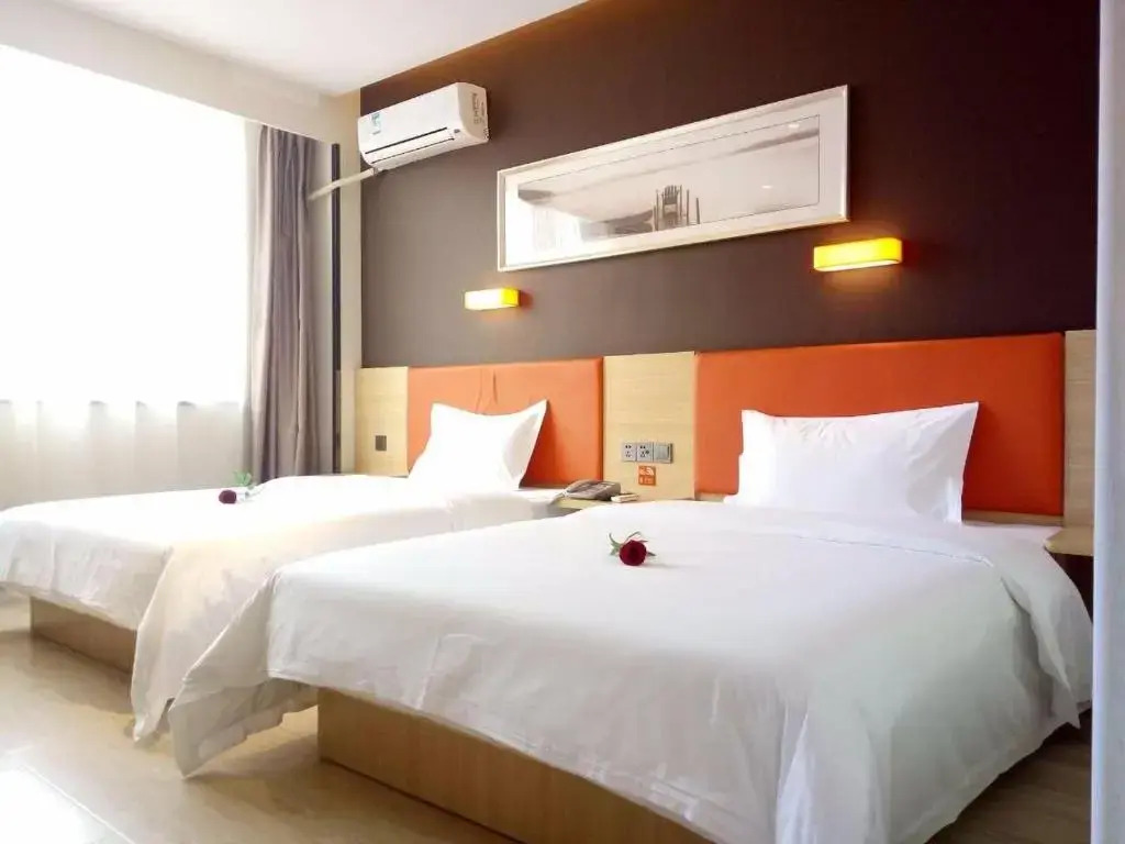 7Days Premium Weihai High-speed Rail Station Bathing Beach