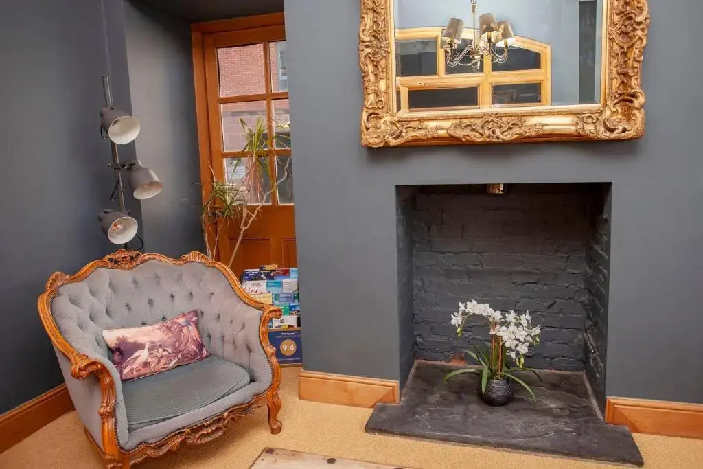 Quirky Cardiff Bay Hen House Sleeps 14-16