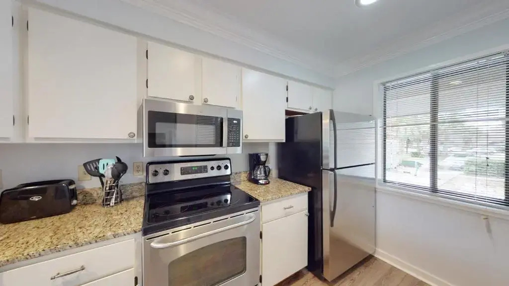 946 Inverness Village